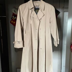 London Fog Women’s Rain Coat. Size 10 Petit